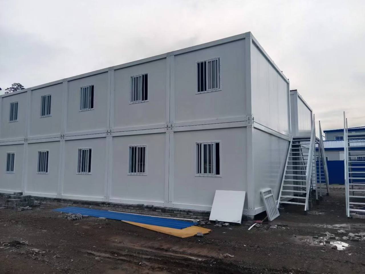 Flat-pack modular building