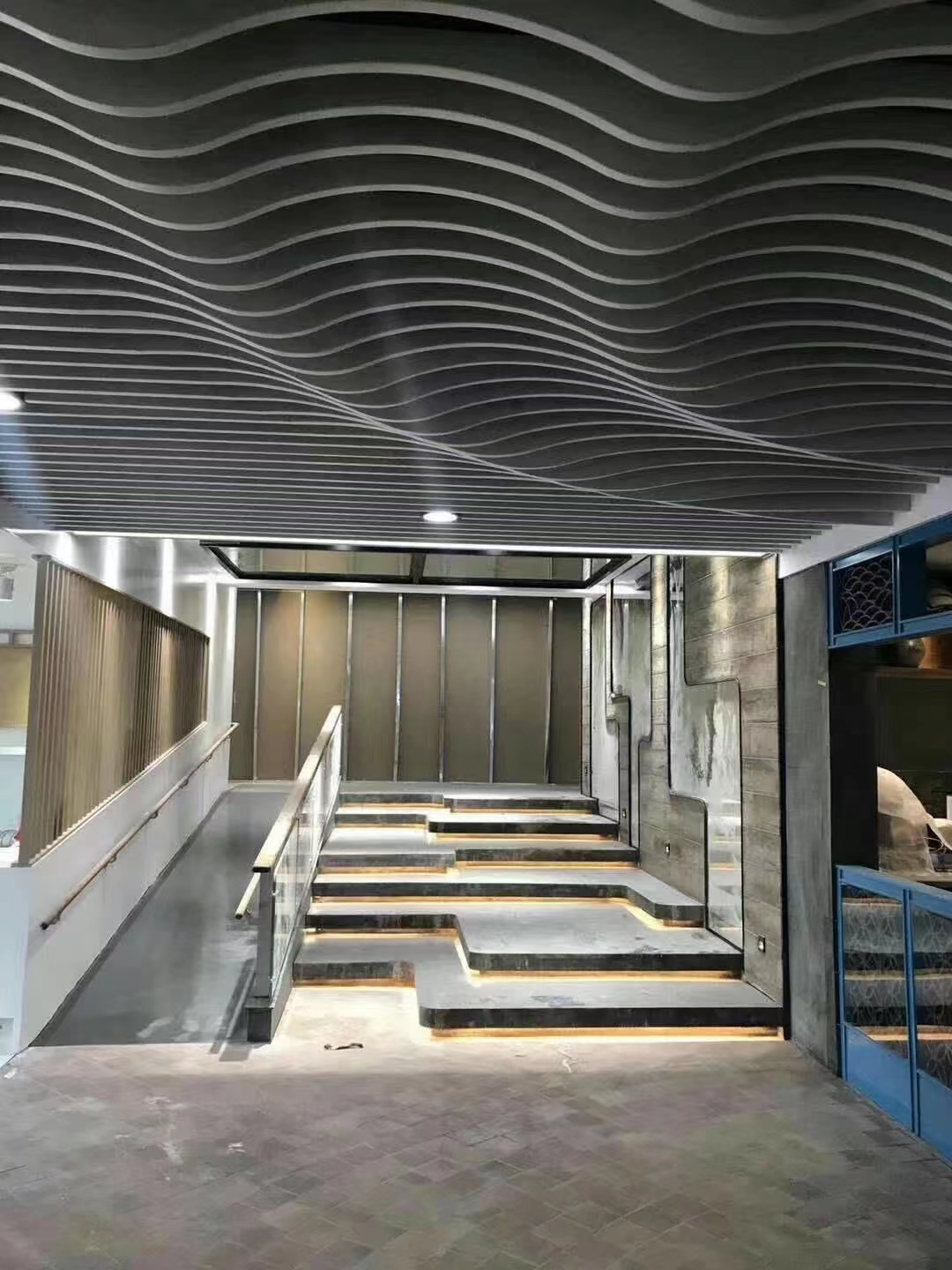 Wave-form baffle ceiling